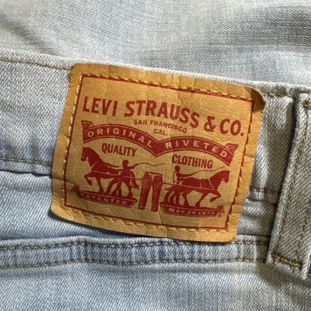 Levi's Boyfriend Jeans Women's Size‎ 34 Light Wash Relaxed Fit Denim